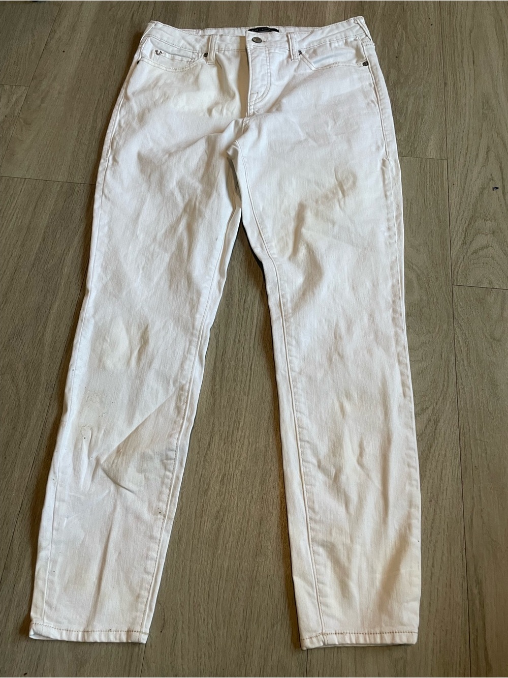 True Religion White Mid-Rise Slim Jeans Halle